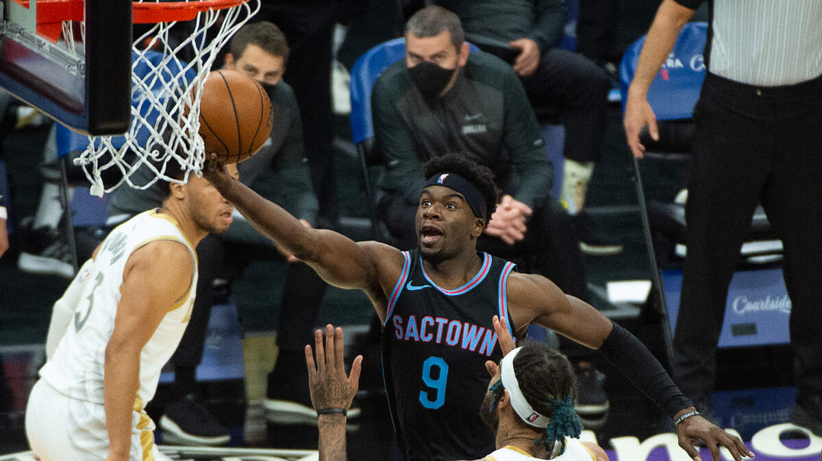 Sacramento Kings guard Terence Davis (9) drives to the basket past Dallas Mavericks center Willie Cauley-Stein (33) in the third quarter during a game at Golden 1 Center on Monday, April 26, 2021 in Sacramento.