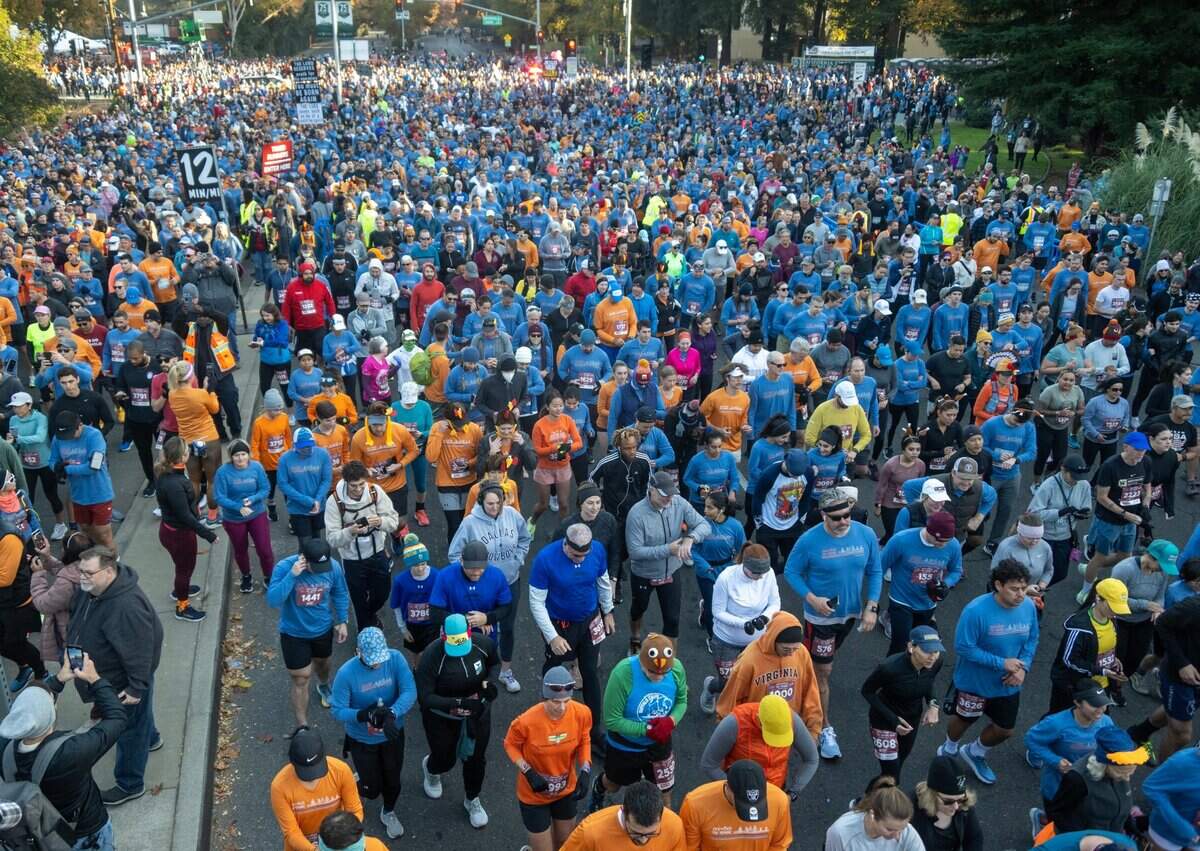 Runners start the 10K during the Run to Feed the Hungry in Sacramento on Thursday.