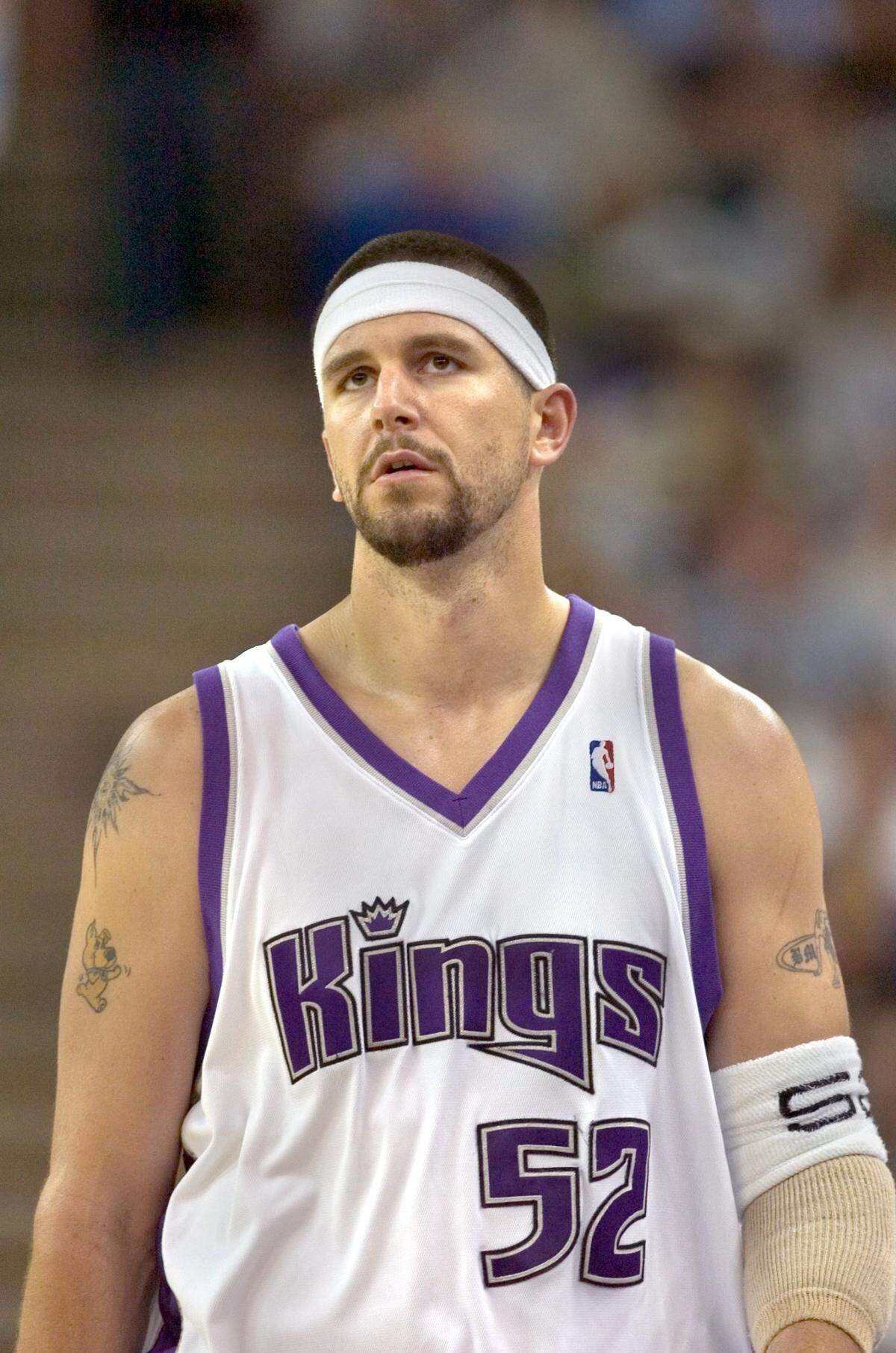 Kings center Brad Miller looks to the scoreboard in the third quarter of Game 6 of the first round of the Western Conference playoffs between the Sacramento Kings and San Antonio Spurs at Arco Arena on Friday, May 5, 2006.