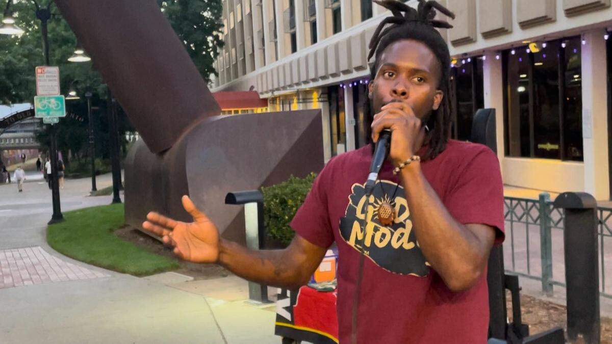 Kameron Lewis, better known as M’ster Lewis, performing between Downtown Commons and Old Sacramento on Friday, Aug. 25.