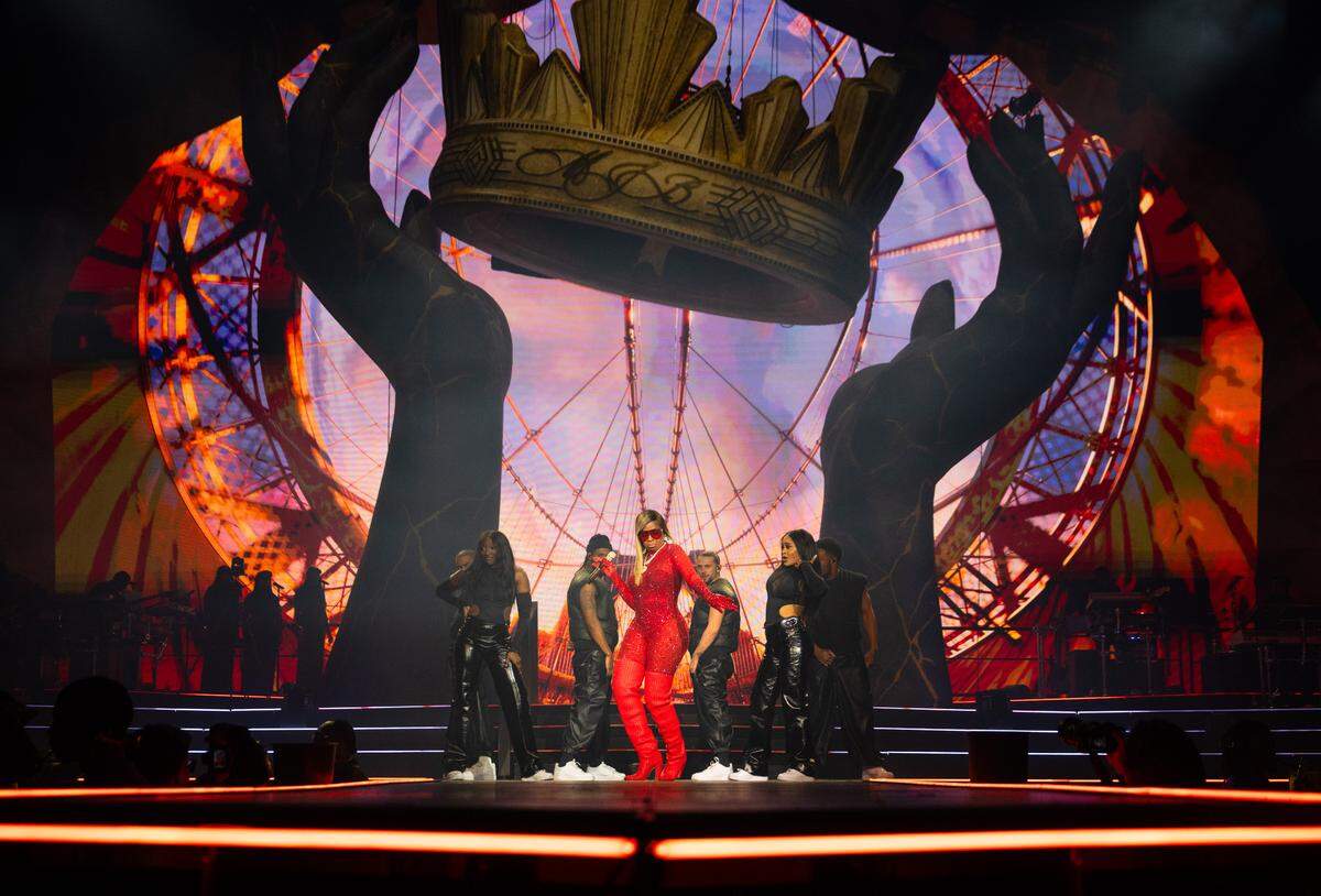 Hip-hop soul singer Mary J. Blige performs on her main stage at Golden 1 Center on Saturday.