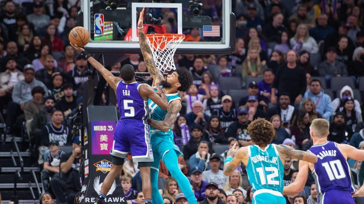 Sacramento Kings guard De’Aaron Fox (5) makes a layup over Charlotte Hornets center Nick Richards (4) during the second half in the NBA basketball game Monday, Dec. 19, 2022, at Golden 1 Center in Sacramento. Fox was the top scorer with 37 points. The Hornets won 125-119.