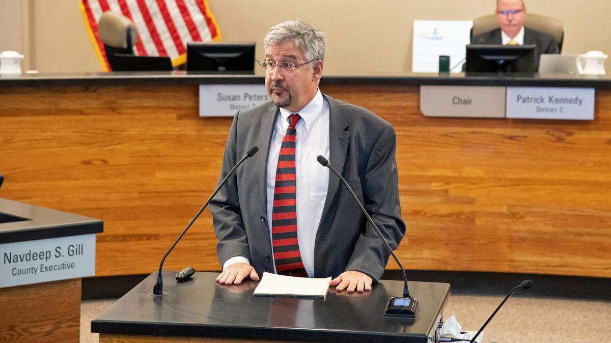 Sacramento County Public Defender Steven M. Garrett speaks to the Board of Supervisors in April 2019.