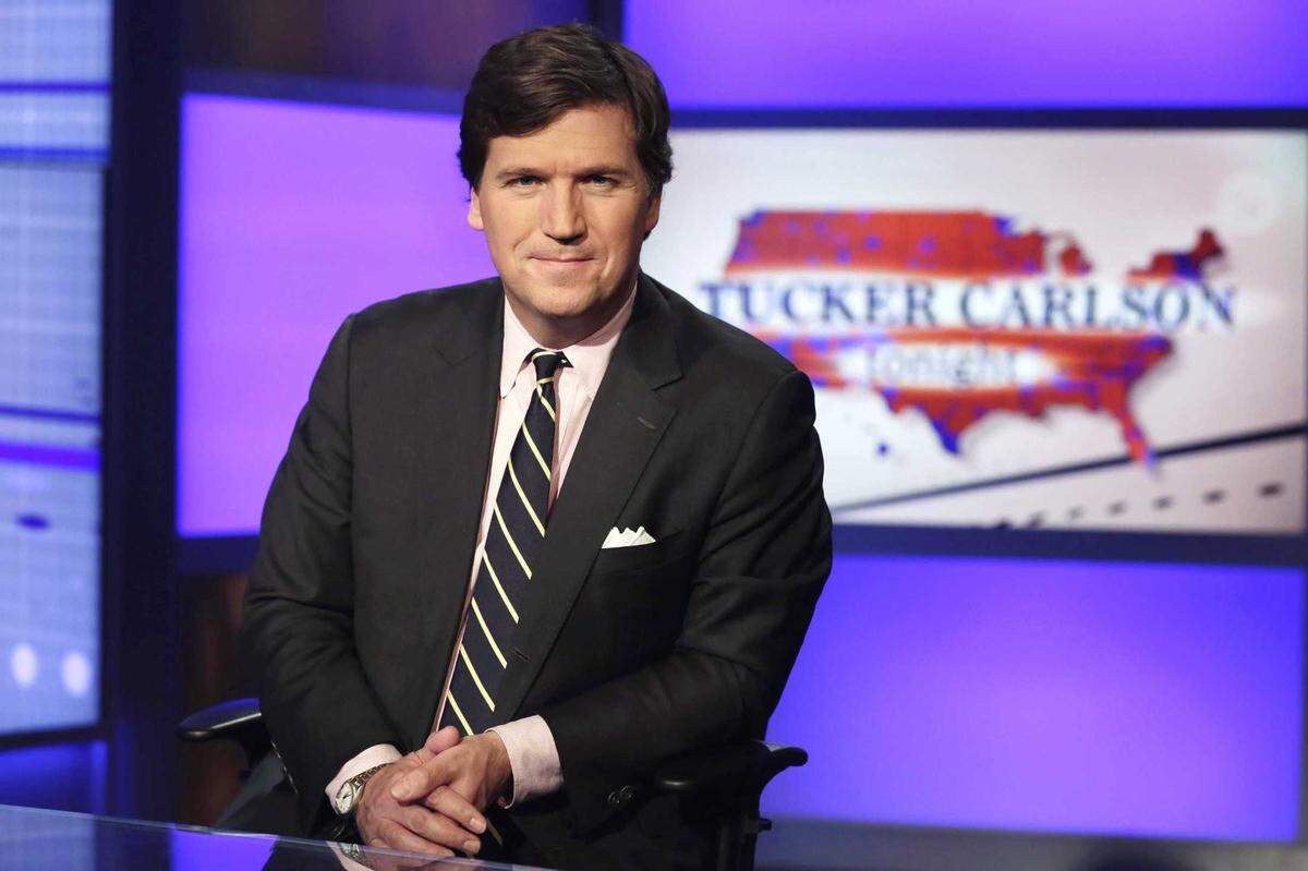 FOX NEWS anunció el lunes que se separó del presentador nocturno Tucker Carlson. Fuentes familiarizadas con la situación dijeron que la decisión de despedir a Carlson provino del presidente de Fox Corp., Rupert Murdoch.