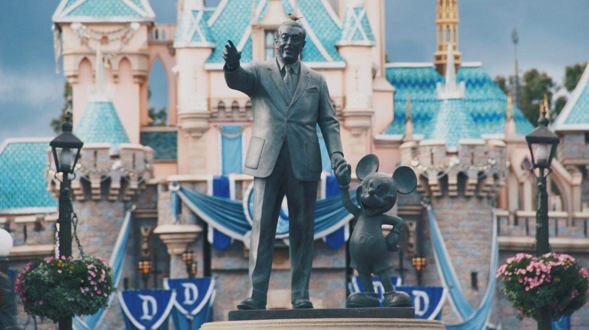 Disney Parks is bringing back guided walking tours after temporarily suspending them.