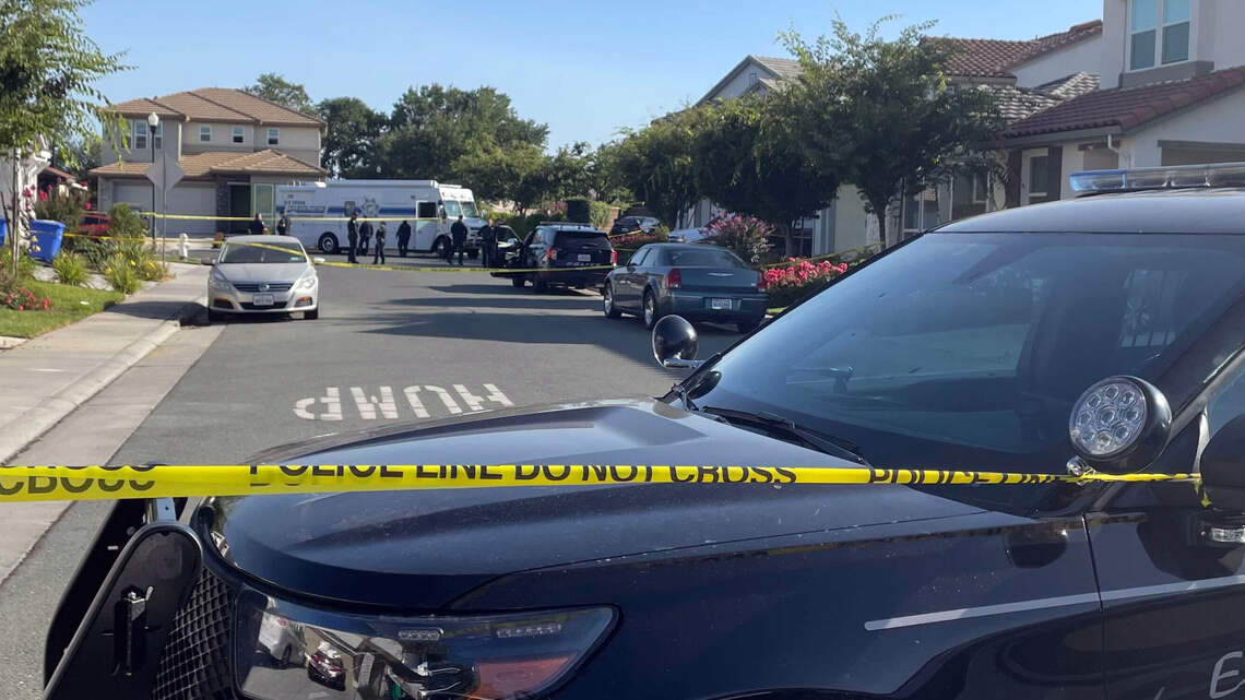 18-year-old arrested in shooting that left 2 family members dead in Elk Grove