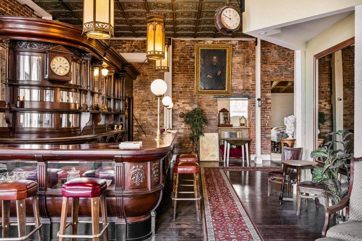The bar conjures up a vibe of Old West saloon and wine-tasting rooms.