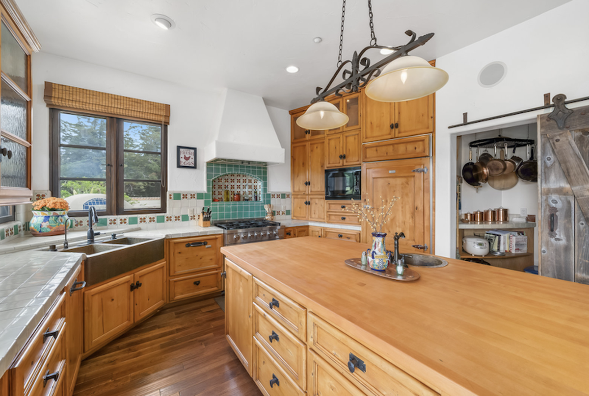 Known as Hacienda Antigua, the 10-acre estate centers around a gorgeous four-bedroom, four-bathroom, 4,725-square-foot main residence.&nbsp;