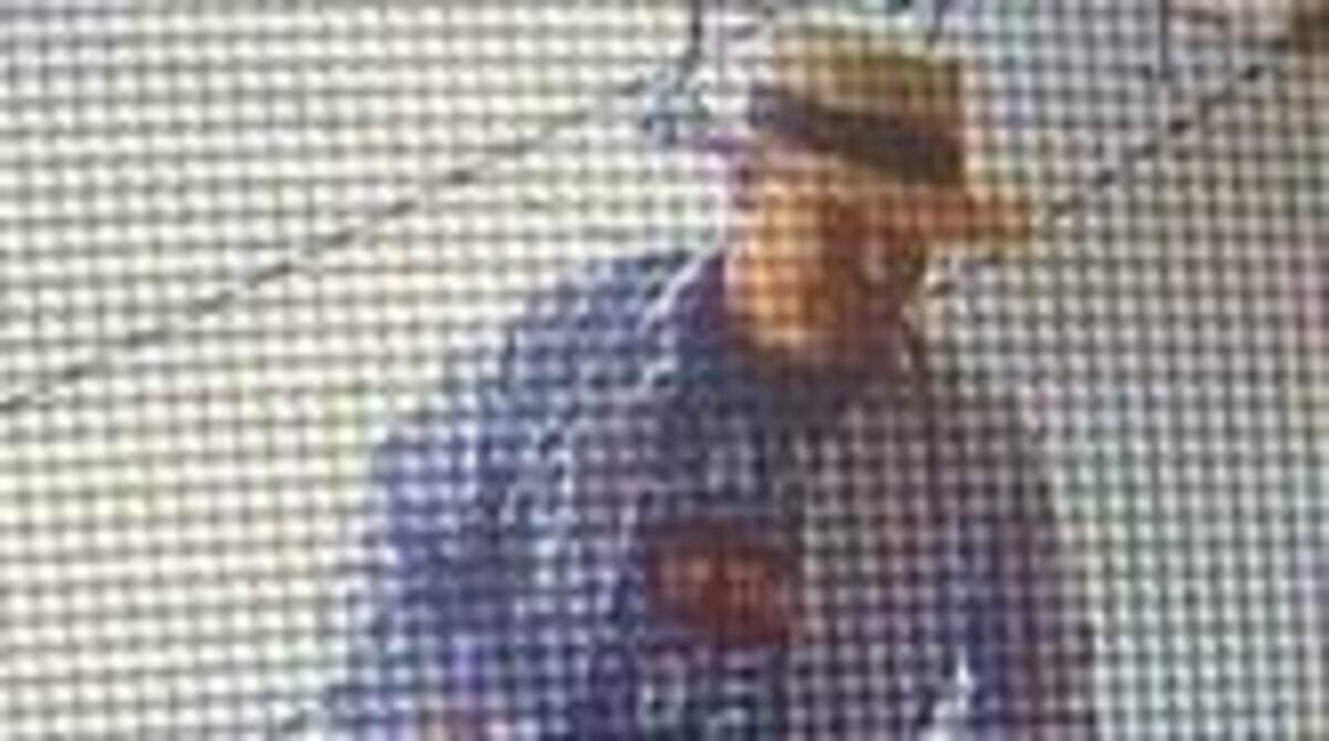 Elk Grove police are asking the public's help in identifying this man, who they say robbed the Golden 1 Credit Union at 9600 Bruceville Road on Wednesday.