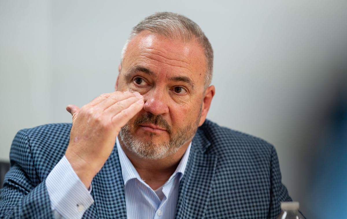 Scott Sorgea demonstrates during an interview in March how he gained partial visibility after being blindfolded as part of sexual abuse he said happened at the hands of former Capital Christian School coach and teacher Dave Arnold in Sacramento.