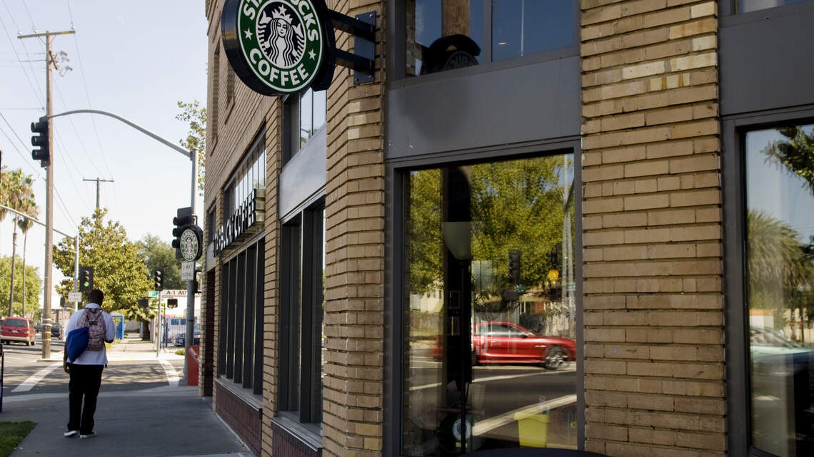 There’s a war to make gentrified Oak Park black again. A ‘racist’ coffeehouse is the latest target