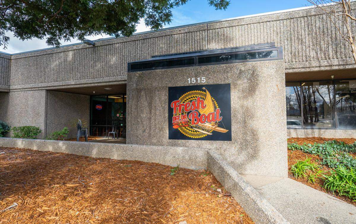 Fresh Off Da Boat by Chef T is located in North Natomas business park next to Federico Beauty Institute.