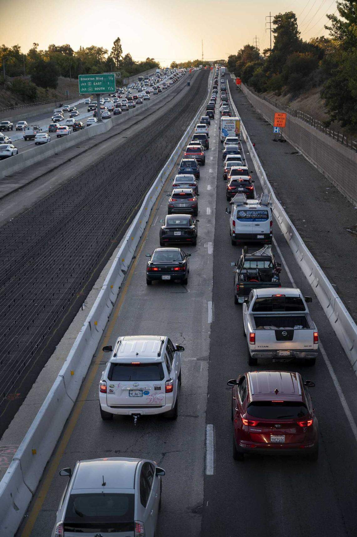 Traffic on Highway 50 slows during ongoing construction in October 2023, near the Stockton Boulevard exit. News outlets reported Tuesday that Caltrans was extending construction time for the rehabilitation project across Sacramento’s core for another year to July 2026.