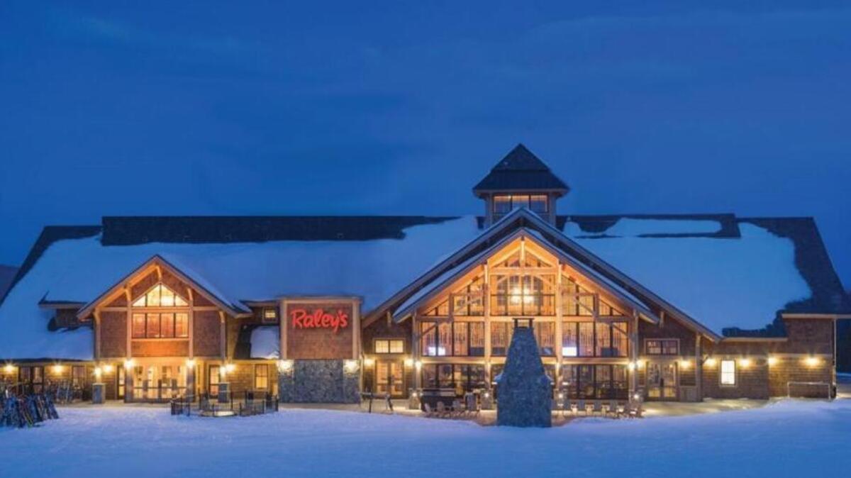 A rendering of the supermarket that Raley’s proposes to build in Truckee.