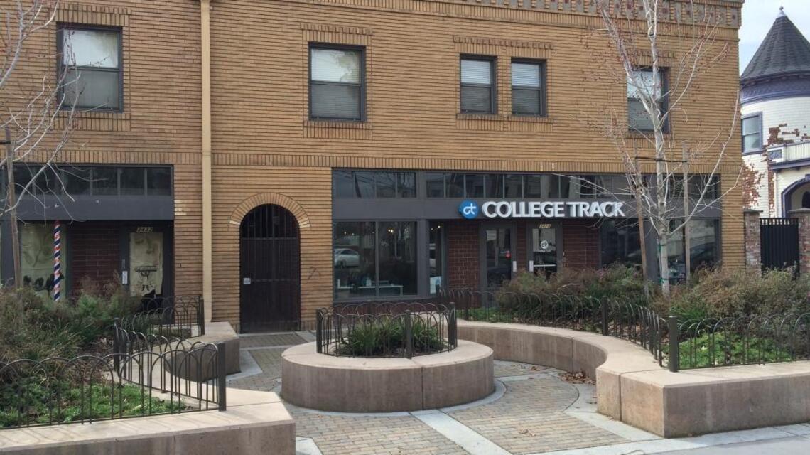 Phoenix soul food chain may open in Oak Park