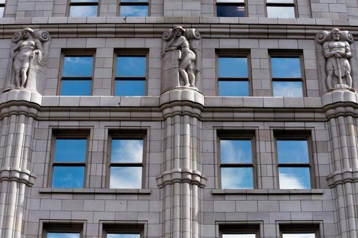 A marketing brochure for the Capital National Bank building in Sacramento calls the J Street property a “jewel box.”