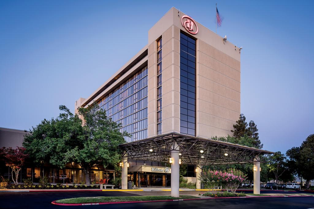 The Hilton Sacramento Arden West hotel, across the Capital City Freeway from Arden Fair mall, recently updated its guestrooms, lobby, fitness room and more to appeal to time-pressed, technologically savvy travelers of today.