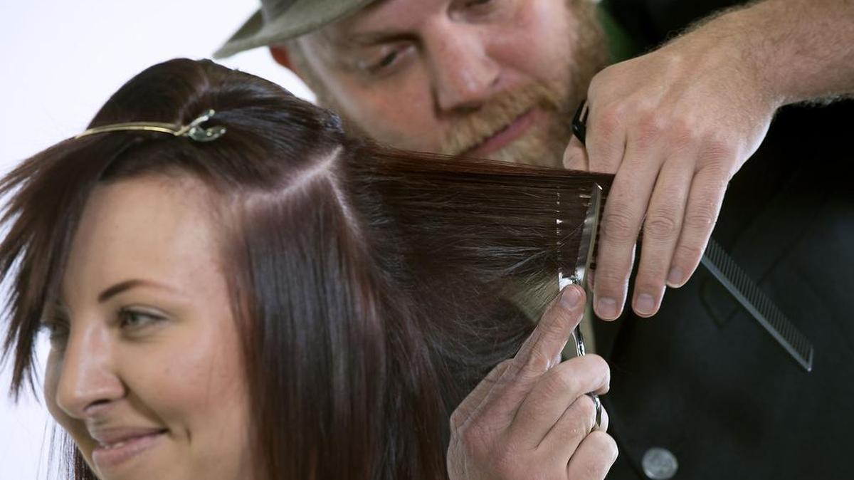 
Ryan Teal of Hattori Hanzo Shears cuts Jacqulyn Smith’s hair during taping of a promotional video in Folsom on Thursday.
