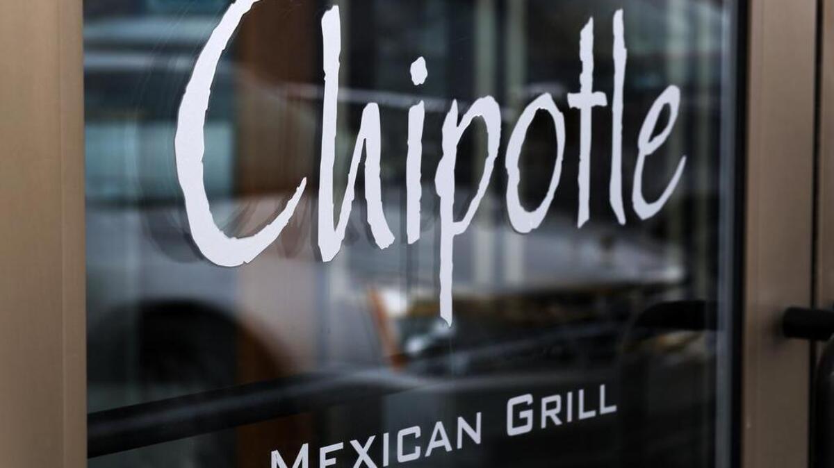 
Denver-based Chipotle Mexican Grill Inc. set out to hire 4,000 employees on Wednesday as part of its inaugural National Career Day, the type of feel-good story that gives hope to anxious job seekers.
