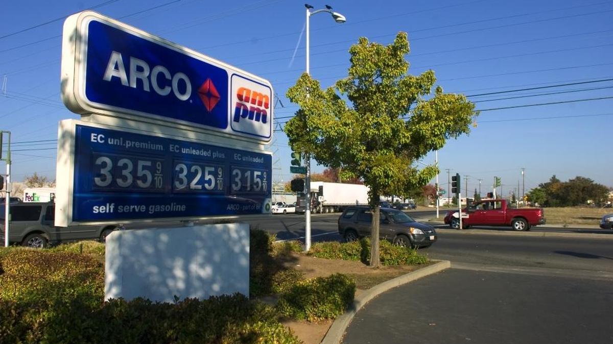 Gas prices at the Arco ampm station Thursday, November 1, 2007 at the intersection of Elder Creek and Power Inn roads. An Arco ampm station is planned across from Sacramento Executive Airport.