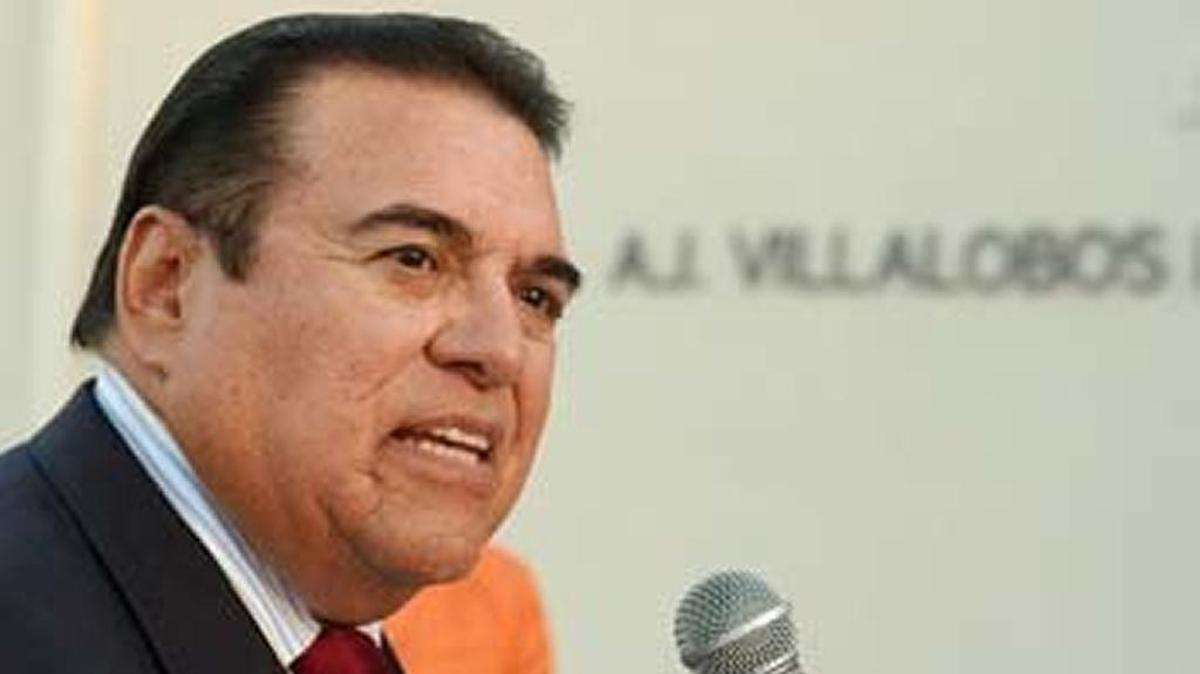 Alfred Villalobos speaks at the dedication of A.J. Villalobos Hall on campus of his alma mater Whittier College in 2008.