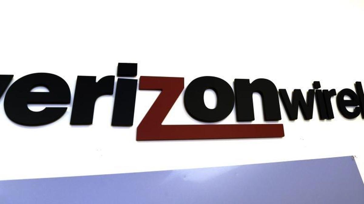 Verizon Wireless is closing its Rancho Cordova customer service and telesales call center, effective Jan. 27.