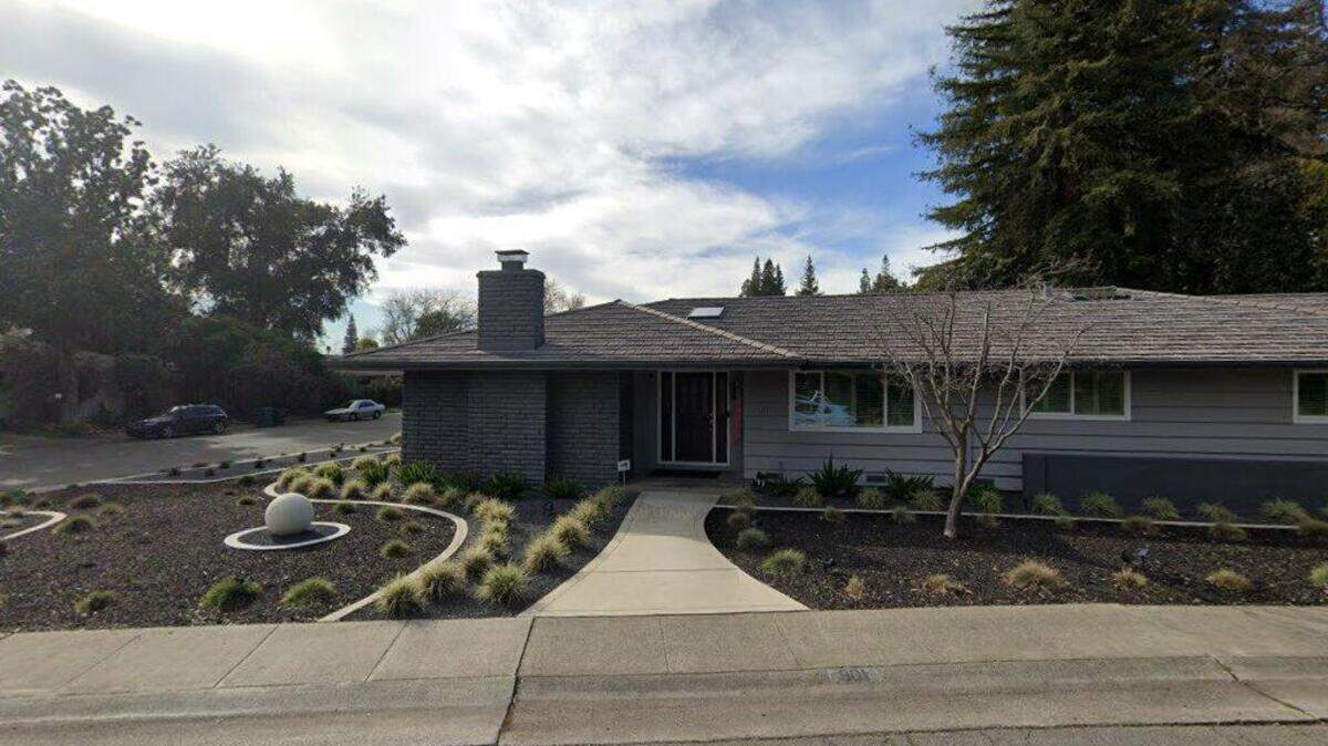 House on 900 block of Saverien Drive