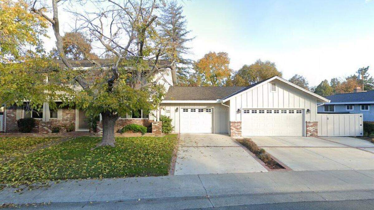 House on 3200 block of Clairidge Way