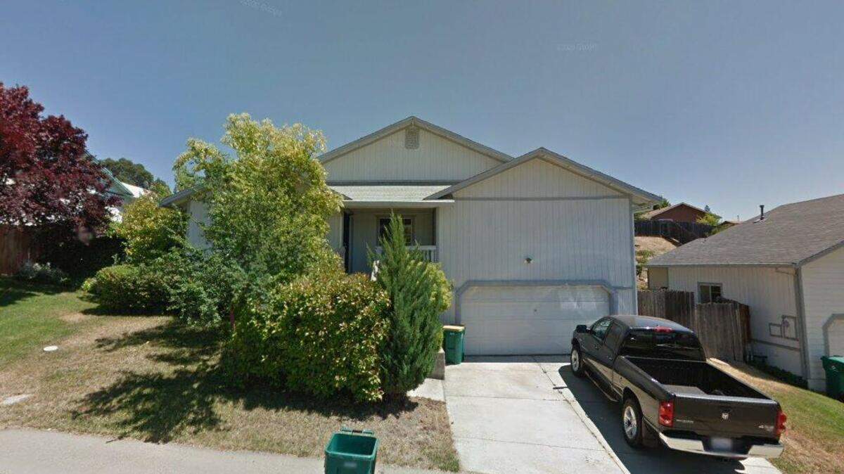 House on 2300 block of Davis Court