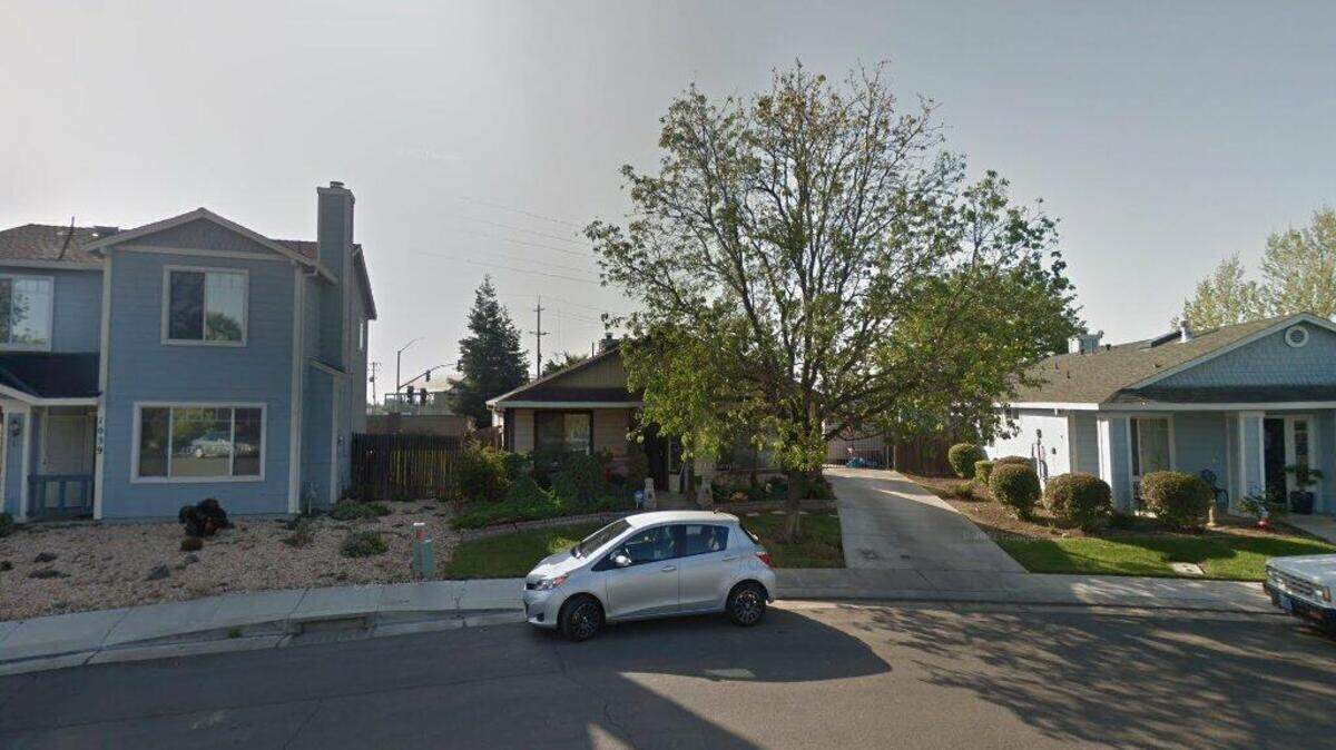 House on 1900 block of Huston Circle