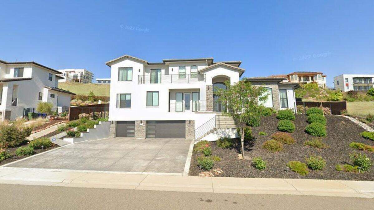 House on 400 block of Serpa Way