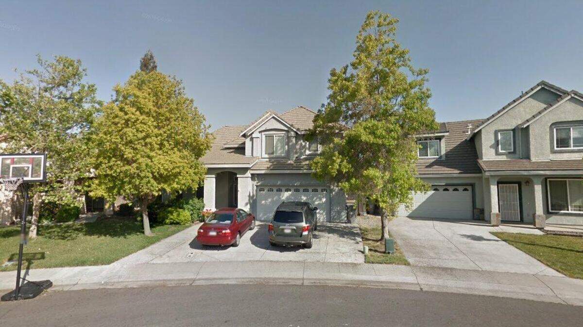 House on 800 block of Atwell Circle