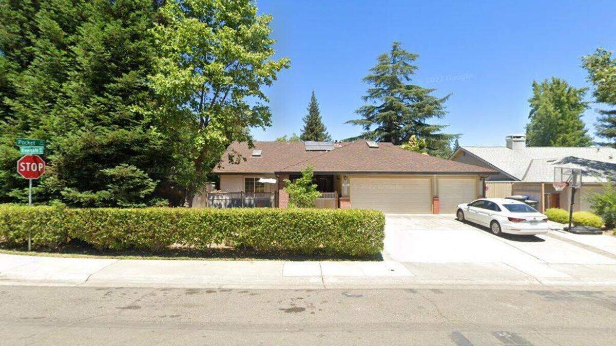 House on 300 block of Rivergate Way