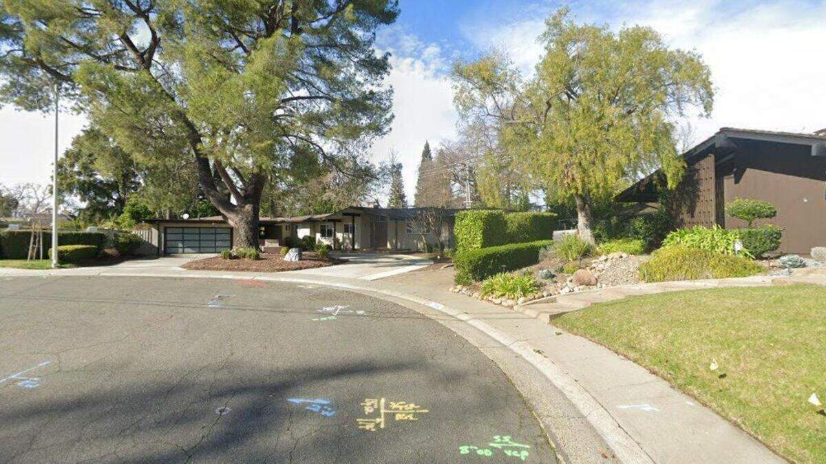 House on 200 block of Callnon Court