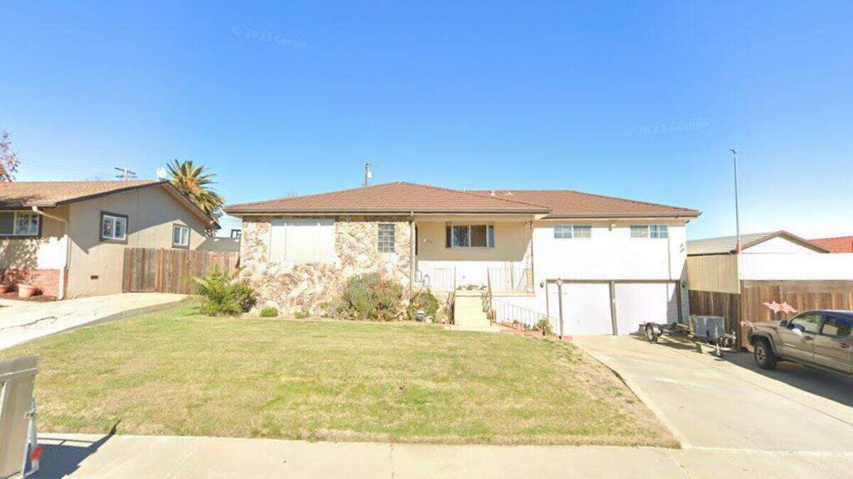 House on 900 block of Flores Way