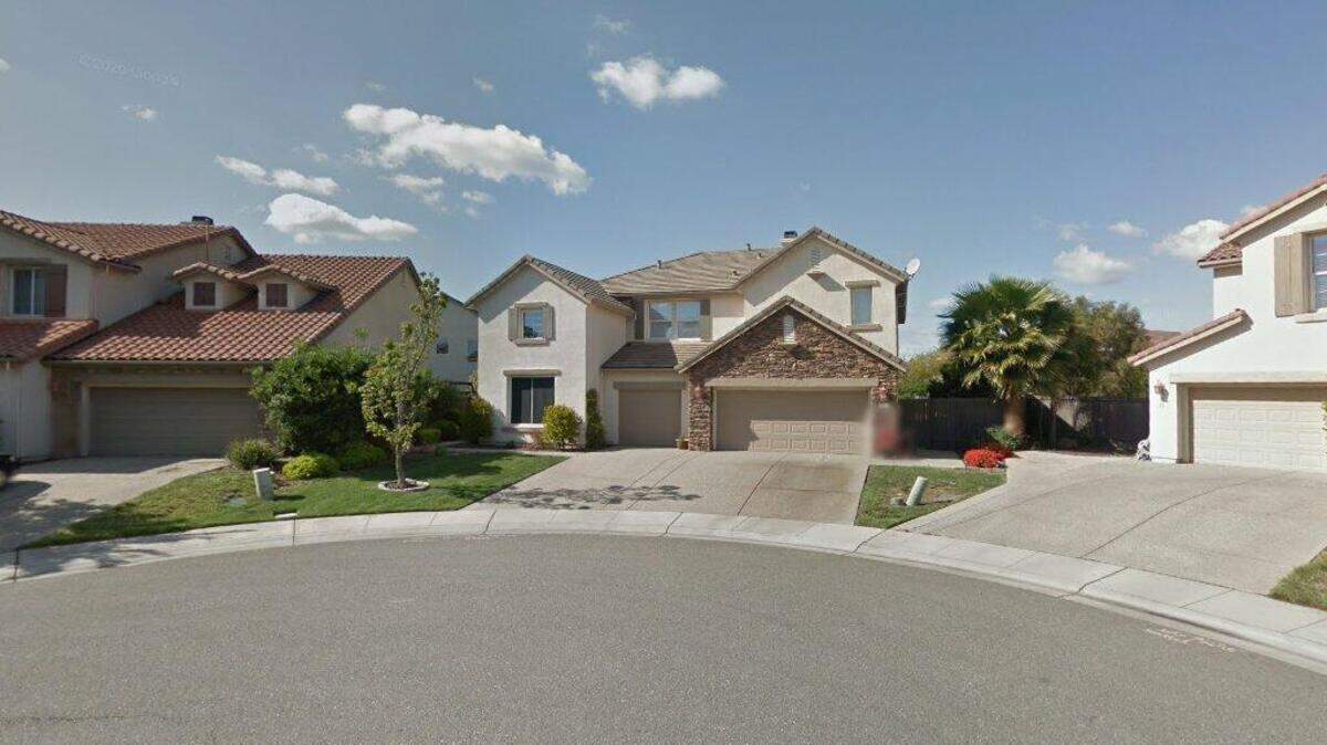 House on first block of Kalmia Court