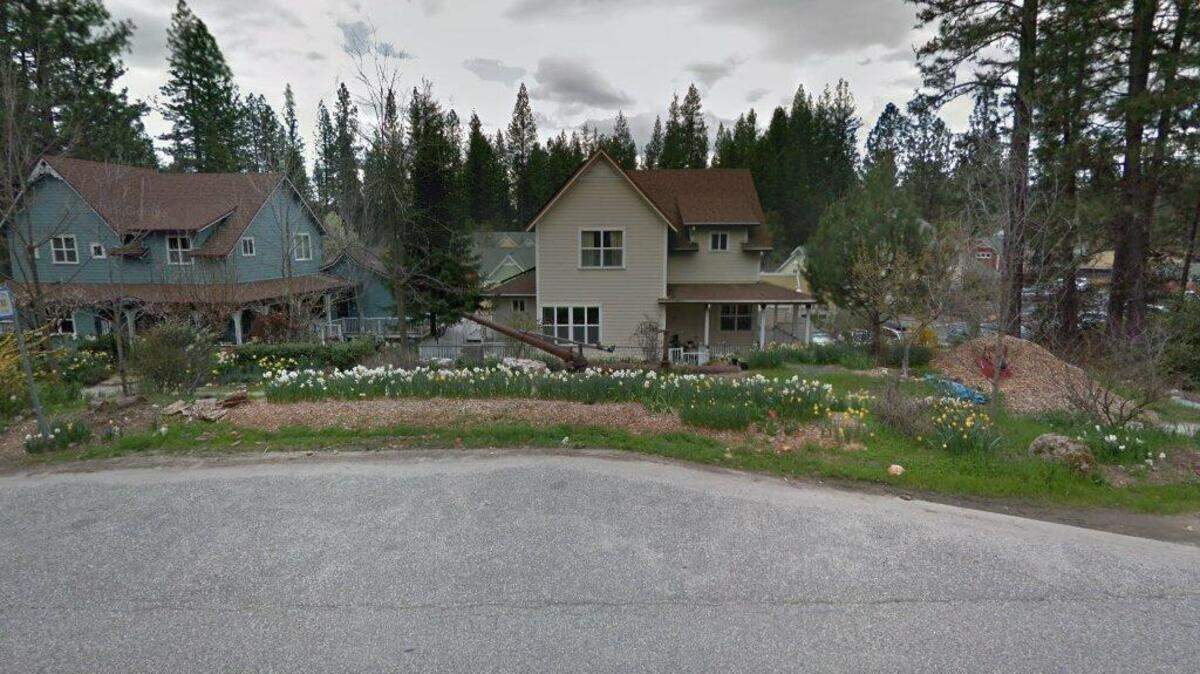 House on 600 block of Redbud Way