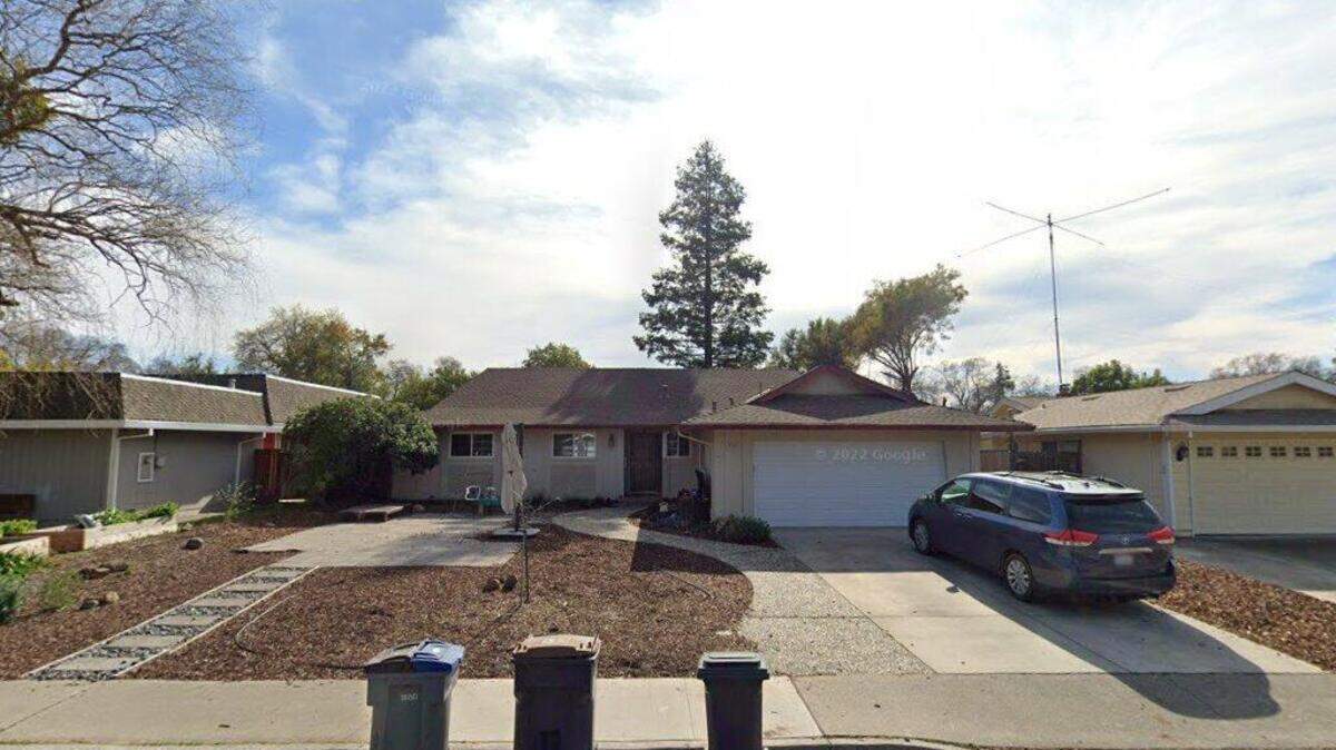 House on 4100 block of Vista Way