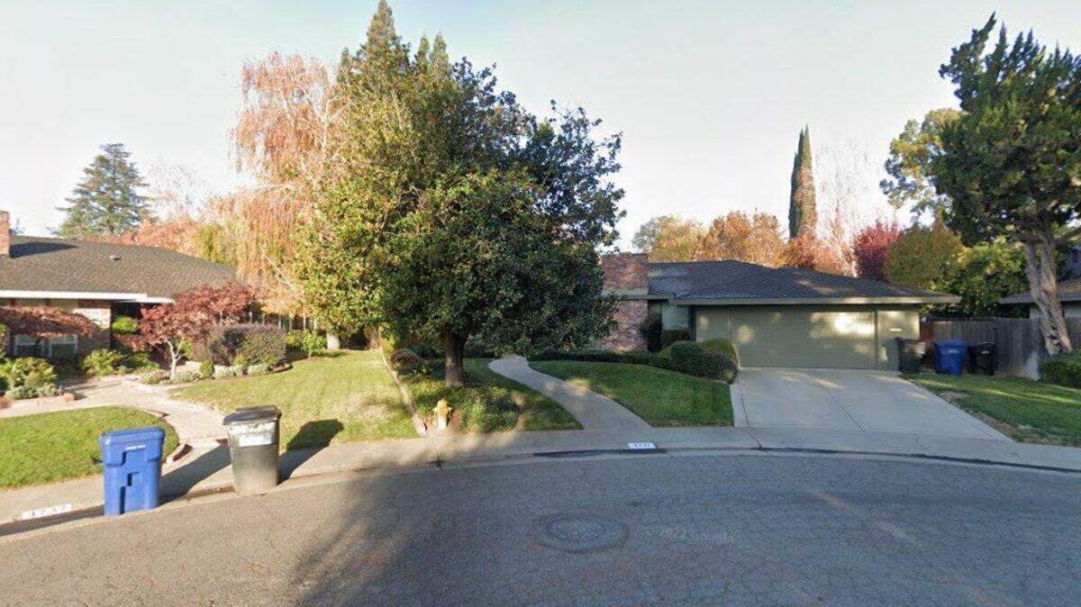 House on 4700 block of Dovercourt Circle