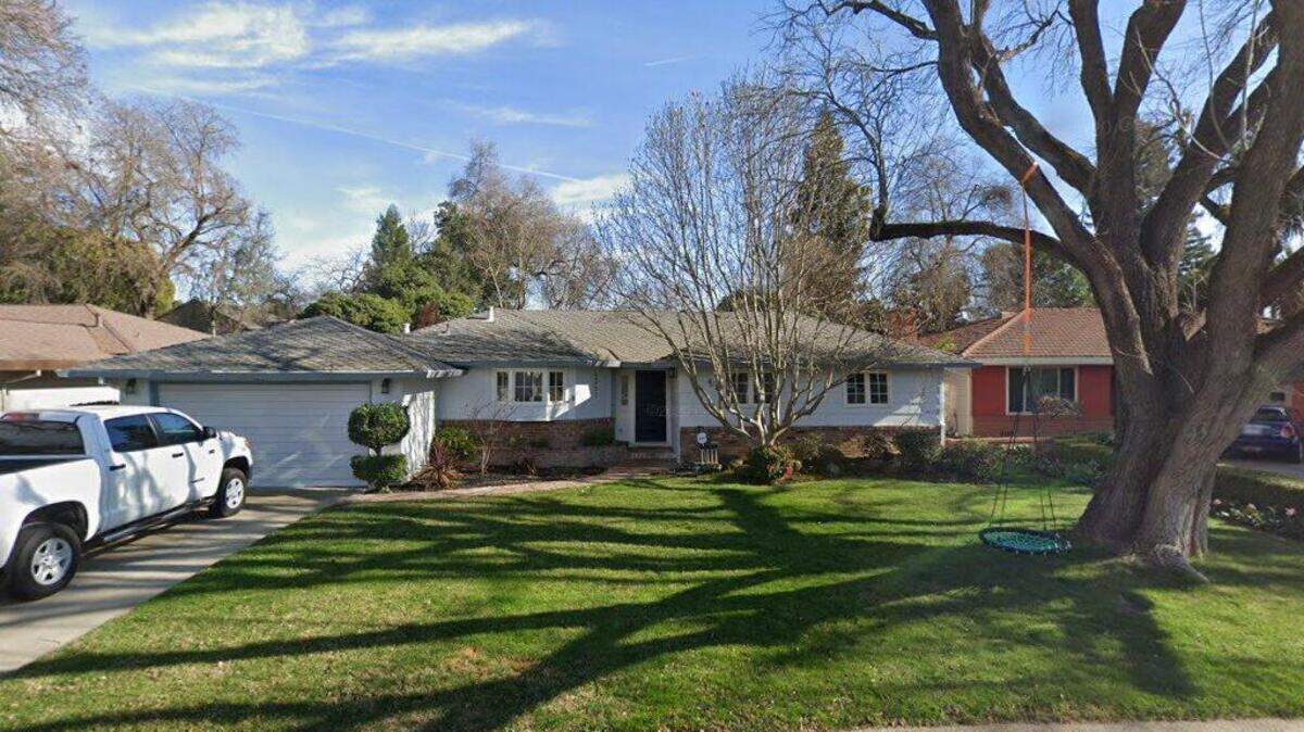 House on 4000 block of Warren Avenue