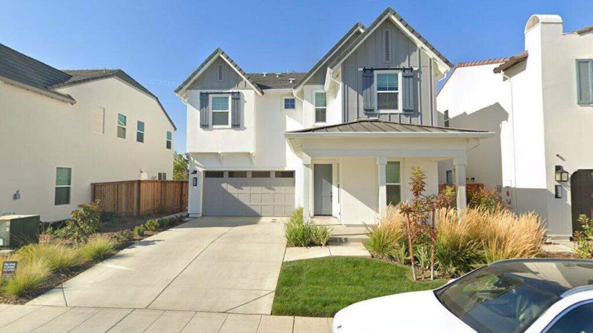 House on 3000 block of Huntington Way