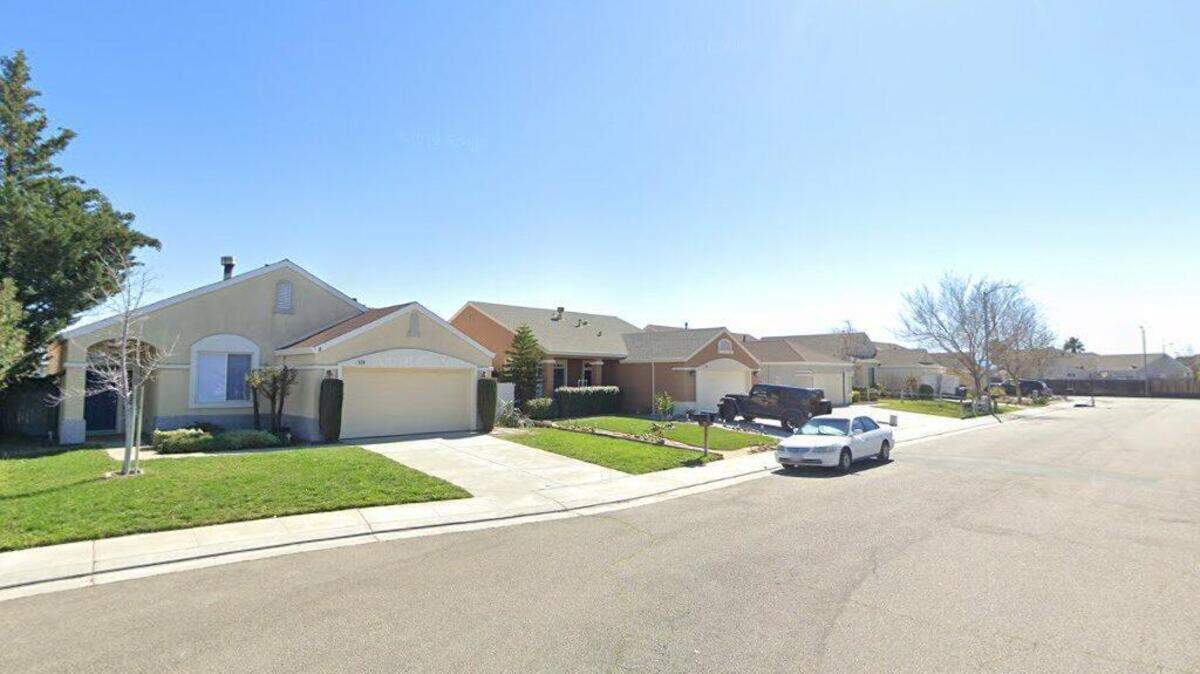 House on 13900 block of River Road