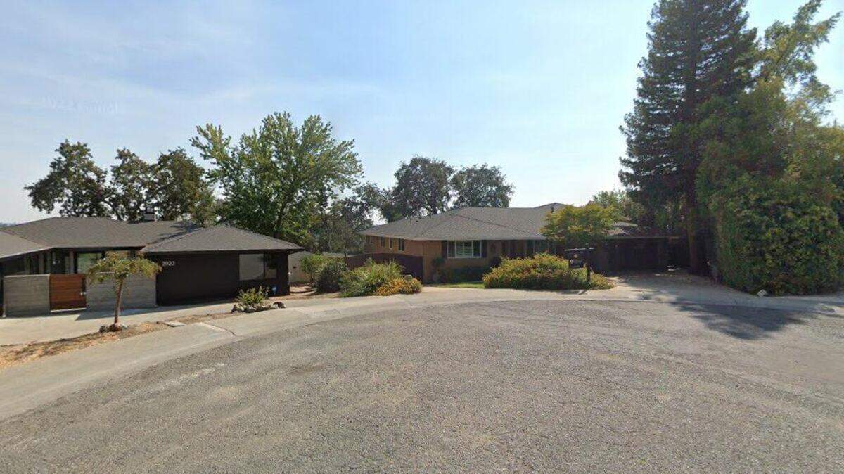 House on 3900 block of Valley View Court