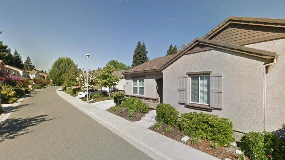 House on first block of Shorecliff Court