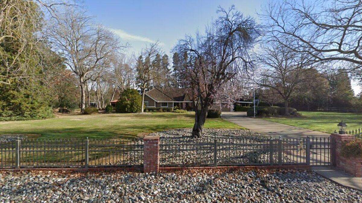 House on 10300 block of Menlo Oaks Court