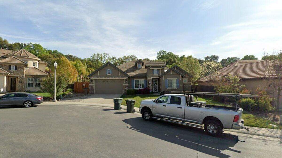 House on 100 block of Kiwi Court