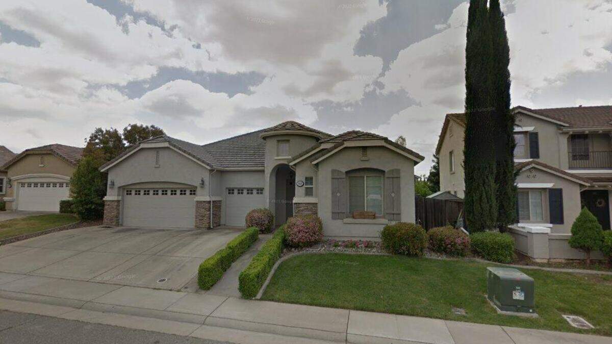 House on 800 block of Cottonwood Court