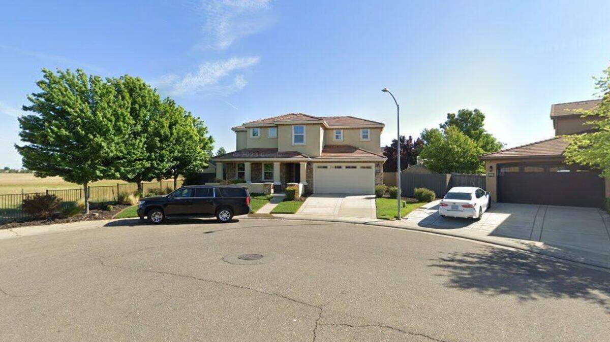 House on 4600 block of Fairbrook Court