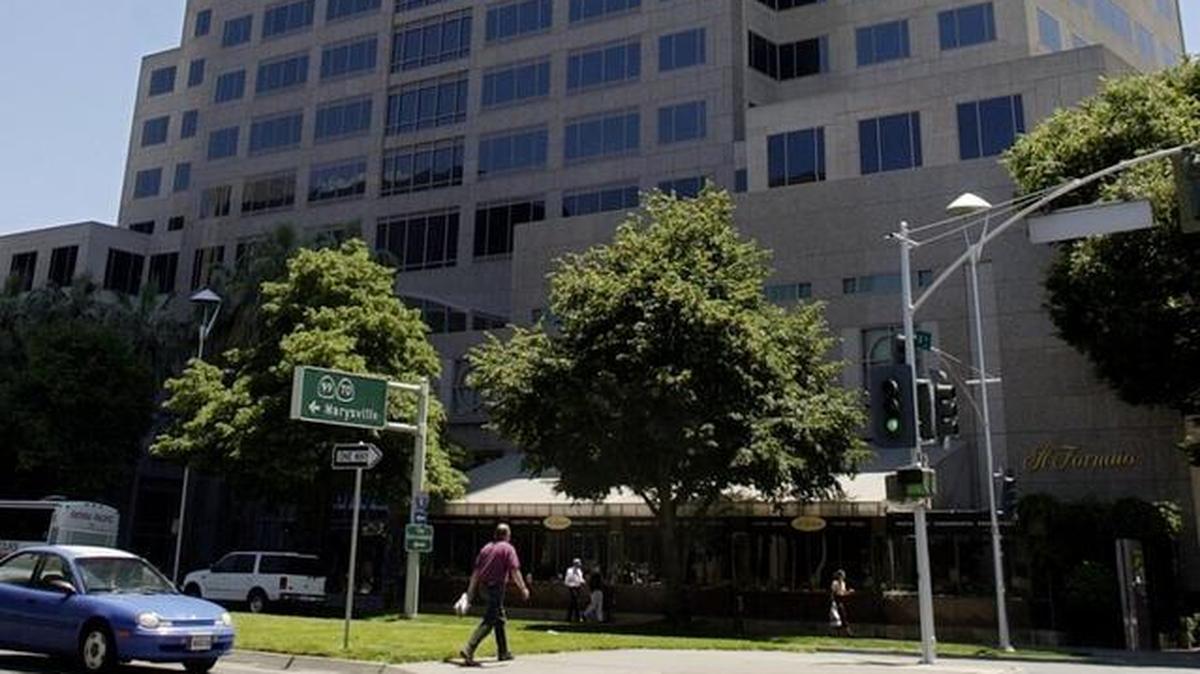 The Wells Fargo Center at 400 Capitol Mall in Sacramento, Wed. May 28, 2003.