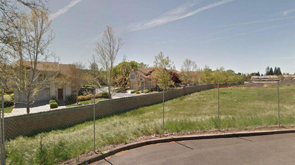 House on 2500 block of Clubhouse Drive